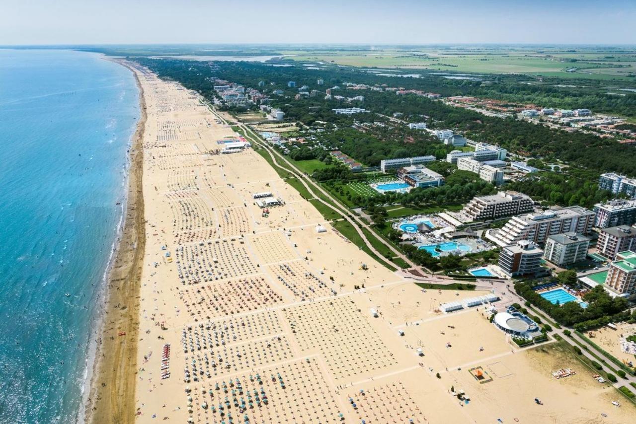 Residenza Al Parco Aparthotel Bibione Luaran gambar