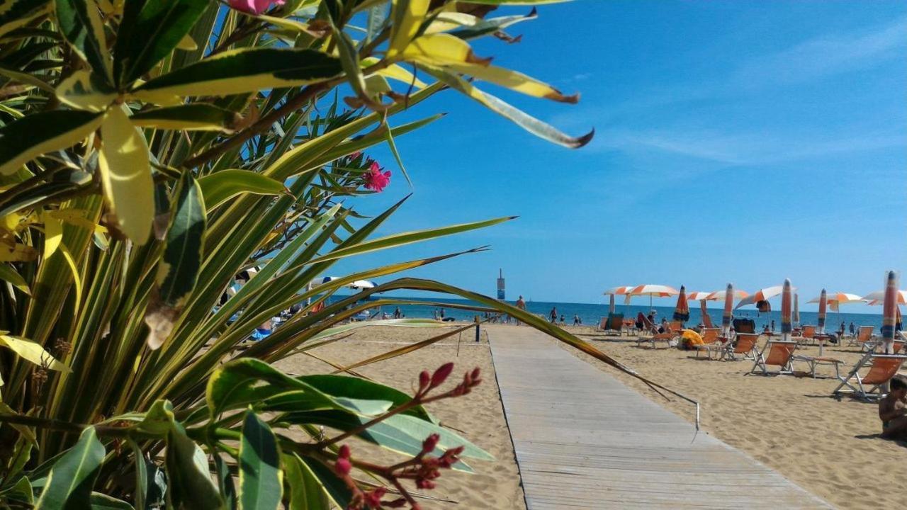 Residenza Al Parco Aparthotel Bibione Luaran gambar